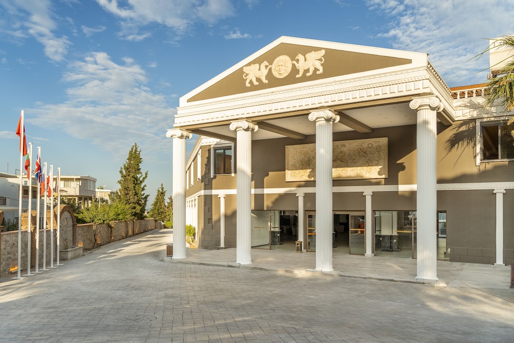 Lucas Didim Resort — Hotel building in Didim, Aydin