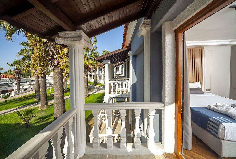 Lucas Didim Resort — Hotel building in Didim, Aydin