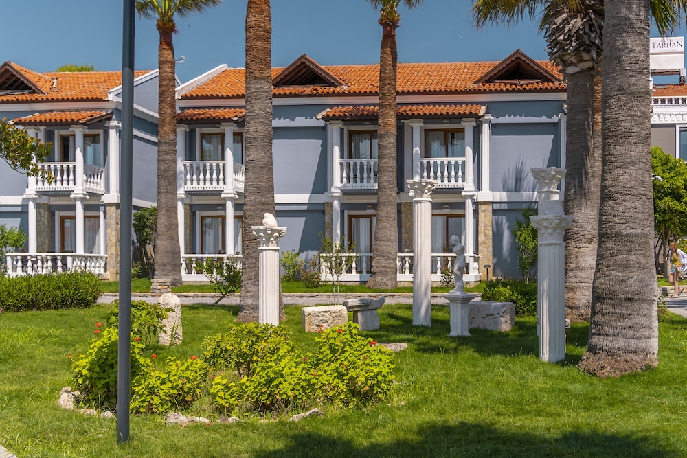 Lucas Didim Resort — Hotel building in Didim, Aydin