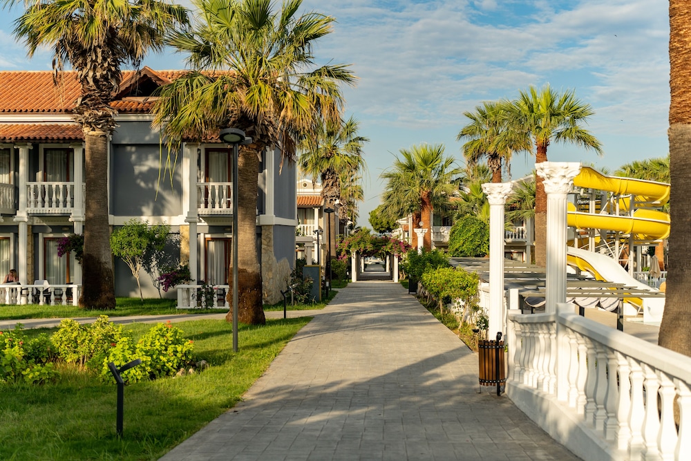 Lucas Didim Resort — Hotel building in Didim, Aydin