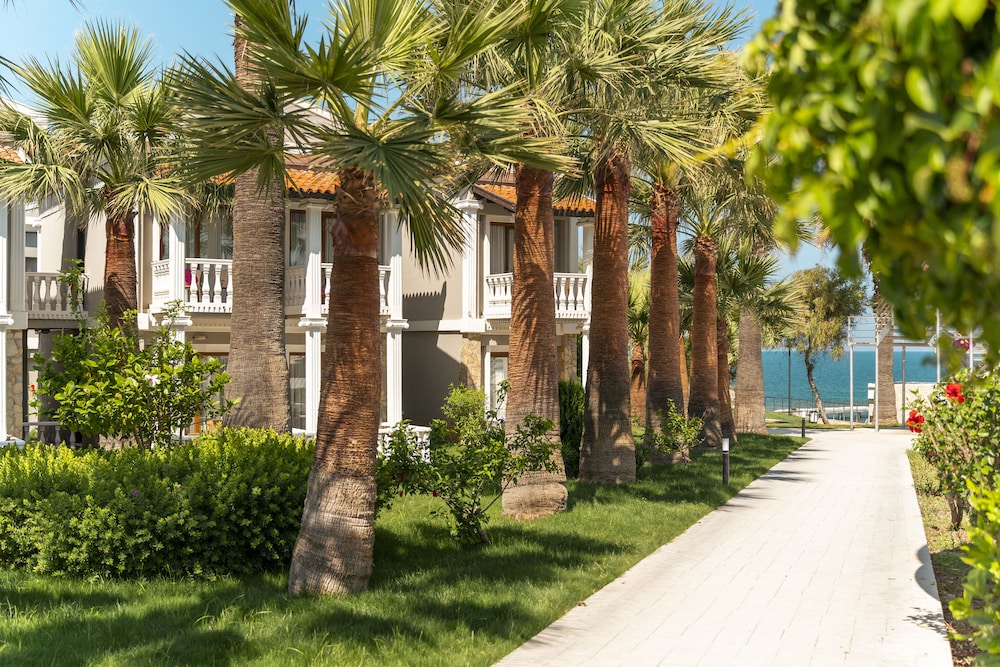 Lucas Didim Resort — Hotel building in Didim, Aydin