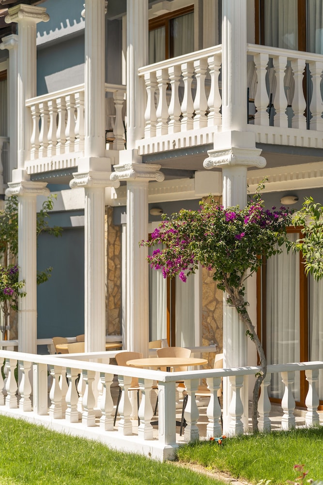Lucas Didim Resort — Hotel building in Didim, Aydin