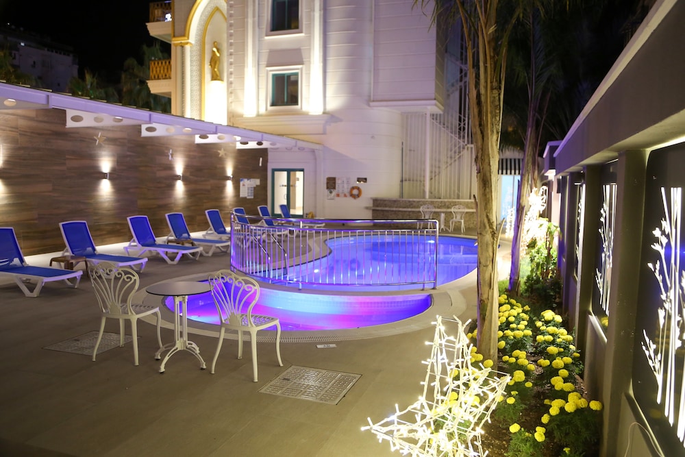 Sealife Lounge Hotel - Adult Only — Swimming pool in Antalya