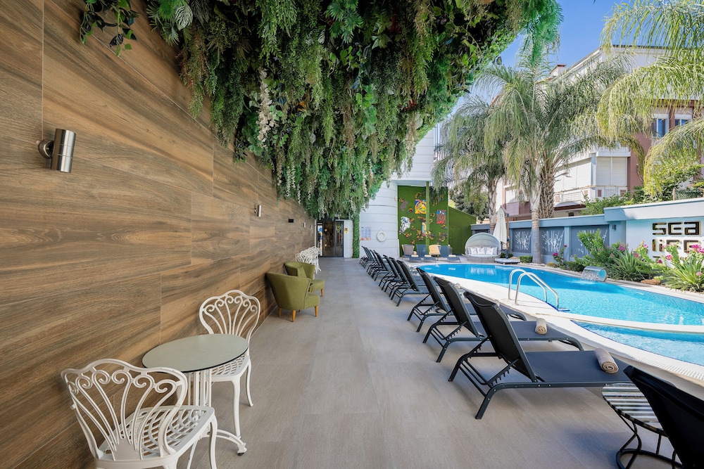 Sealife Lounge Hotel - Adult Only — Swimming pool in Antalya