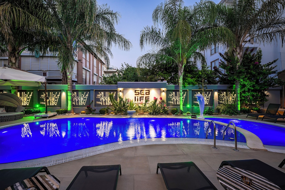 Sealife Lounge Hotel - Adult Only — Swimming pool in Antalya