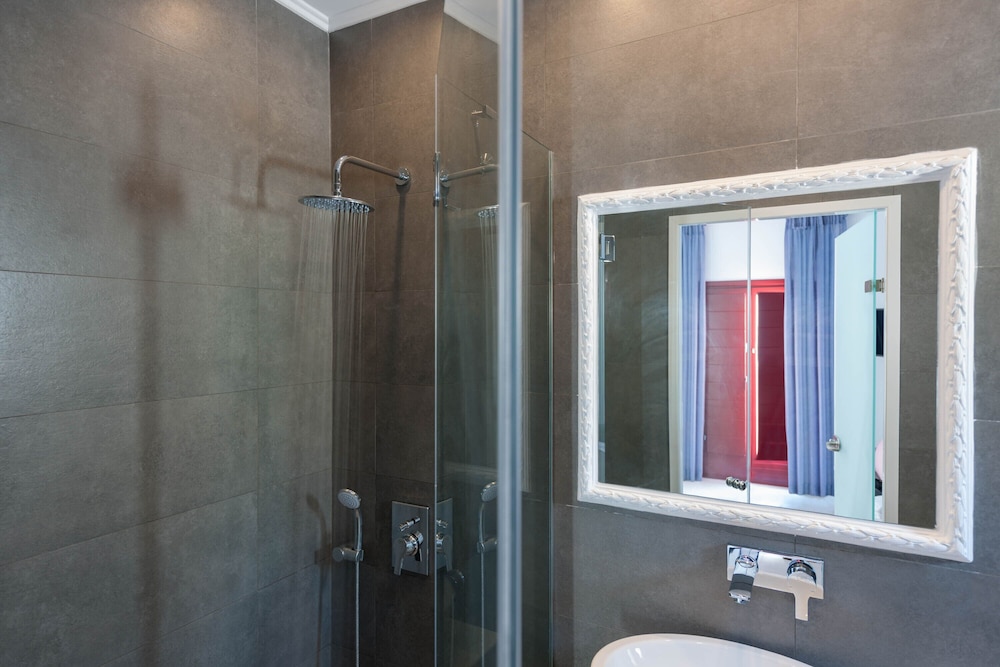 Mar n Mar Crown Hotel and Suites — Hotel rooms in Kamari, South Aegean