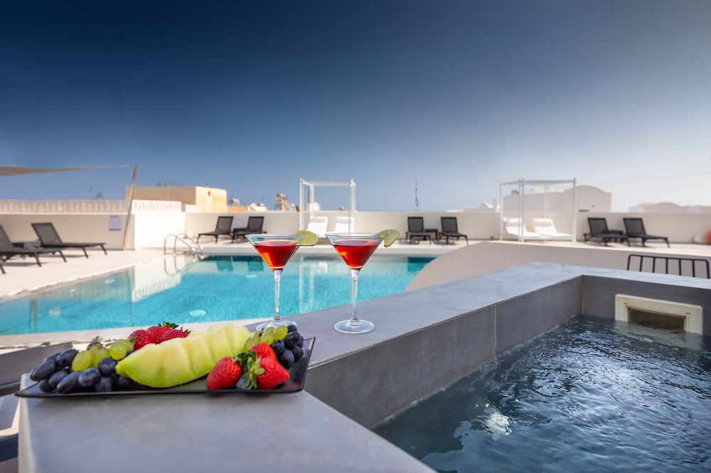 Mar n Mar Crown Hotel and Suites — Swimming pool in Kamari, South Aegean