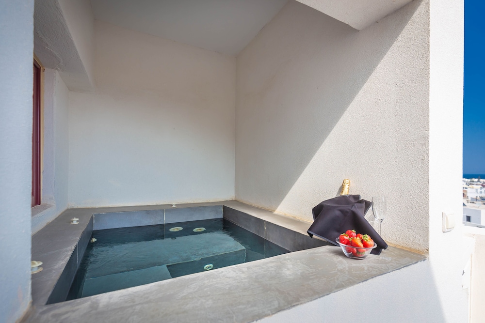 Mar n Mar Crown Hotel and Suites — Spa in Kamari, South Aegean