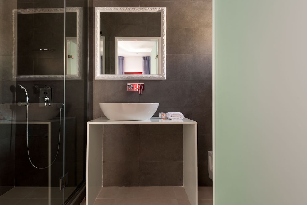 Mar n Mar Crown Hotel and Suites — Hotel rooms in Kamari, South Aegean