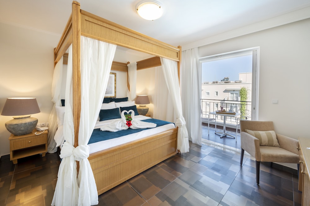 Peridis Family Resort — Hotel rooms in Kos Town, South Aegean