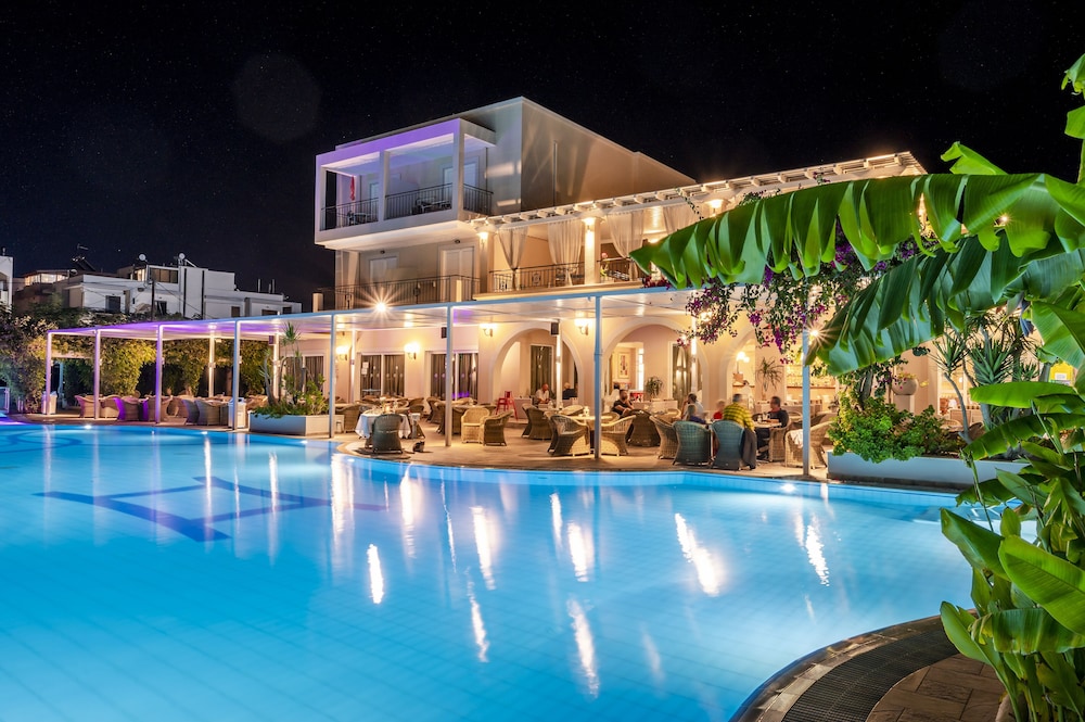 Peridis Family Resort — Swimming pool in Kos Town, South Aegean