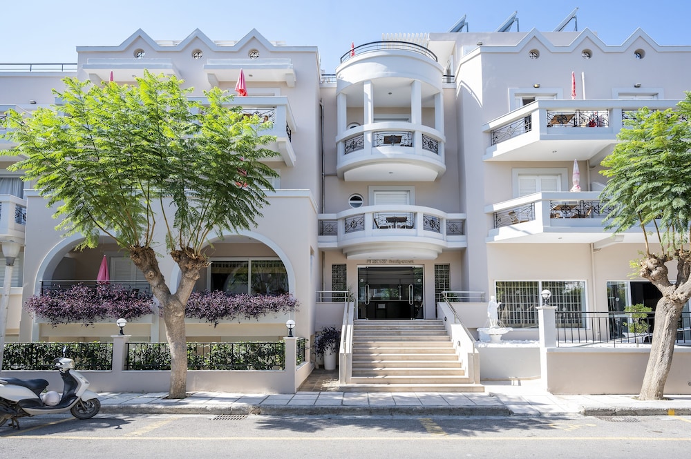 Peridis Family Resort — Hotel building in Kos Town, South Aegean