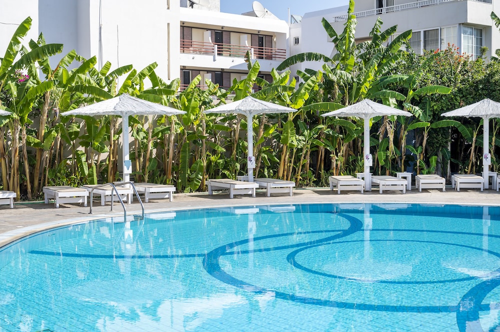 Peridis Family Resort — Swimming pool in Kos Town, South Aegean