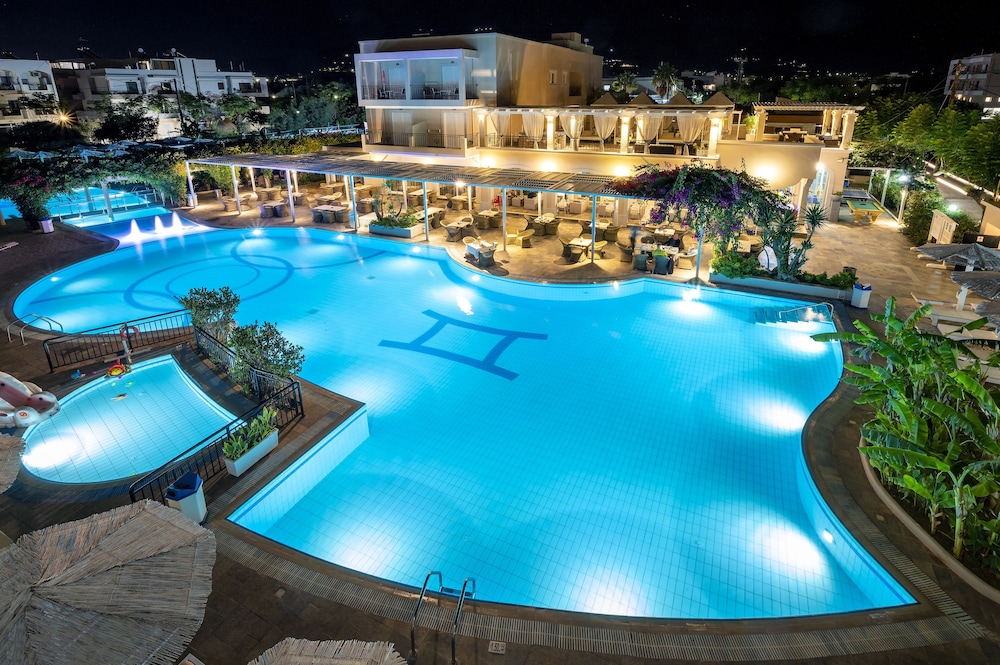 Peridis Family Resort — Swimming pool in Kos Town, South Aegean