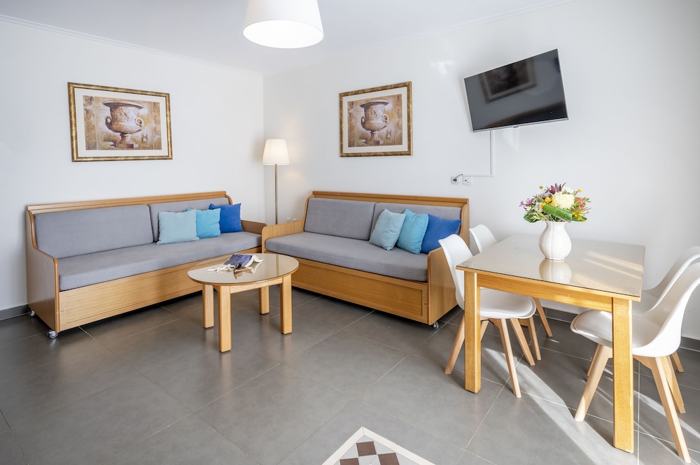 Peridis Family Resort — Hotel rooms in Kos Town, South Aegean