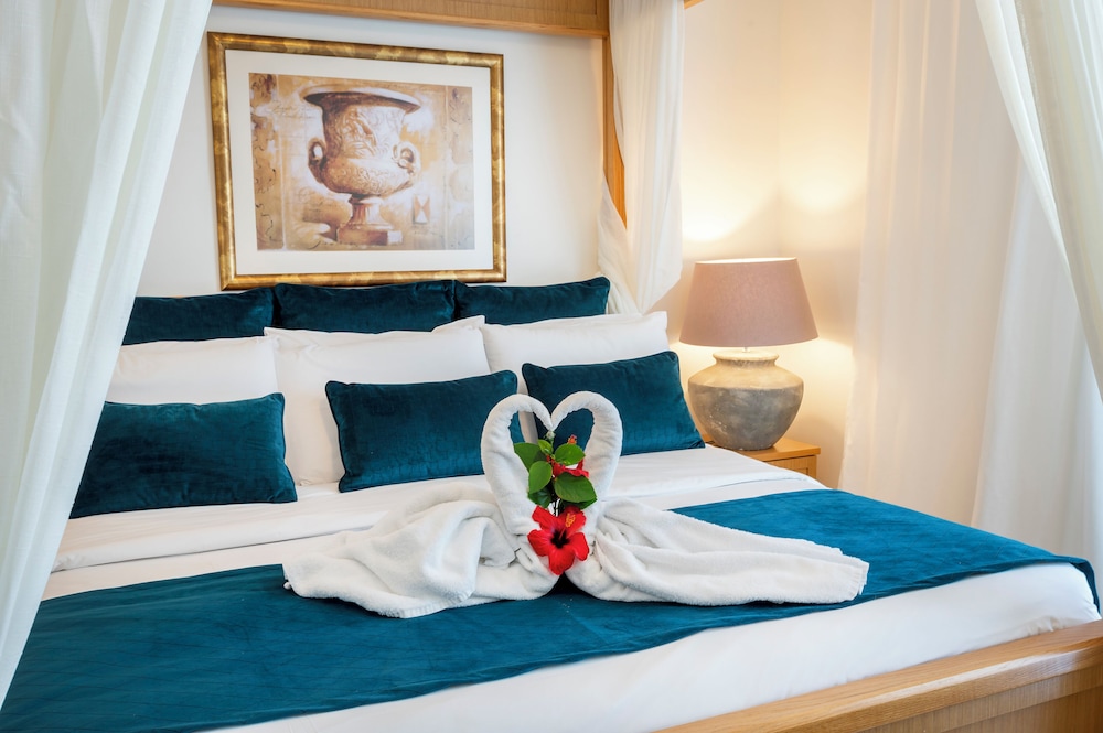 Peridis Family Resort — Hotel rooms in Kos Town, South Aegean