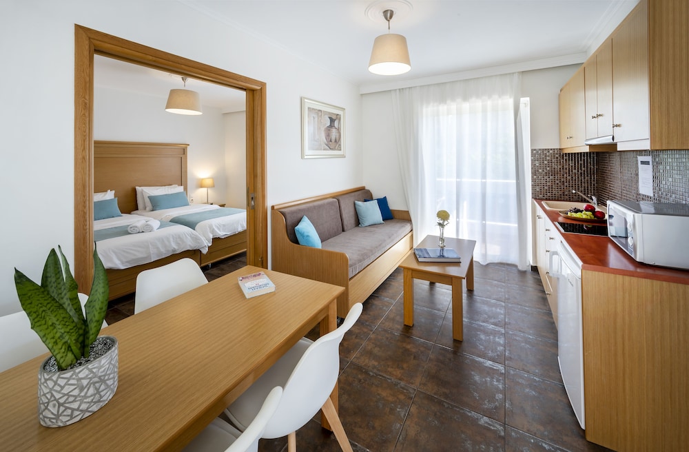 Peridis Family Resort — Hotel rooms in Kos Town, South Aegean
