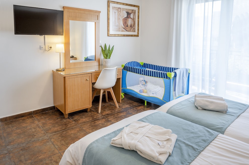 Peridis Family Resort — Hotel rooms in Kos Town, South Aegean