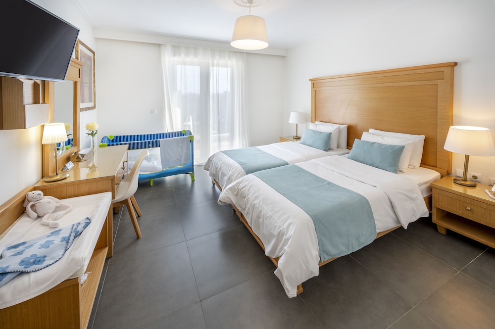 Peridis Family Resort — Hotel rooms in Kos Town, South Aegean