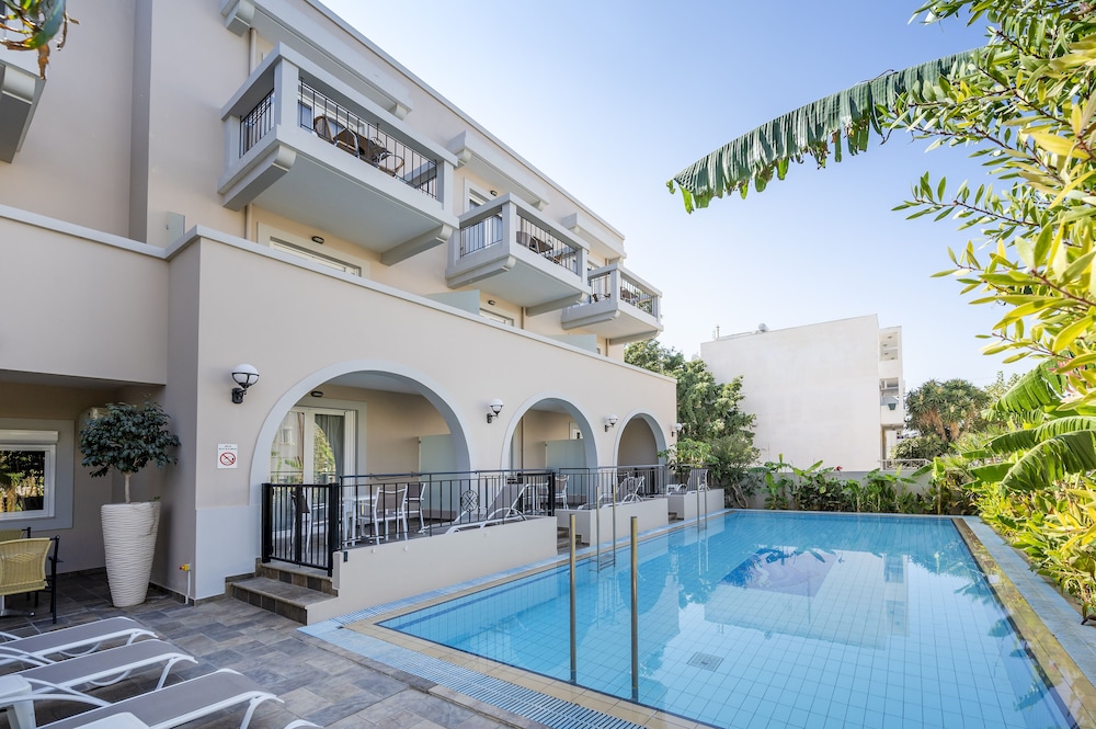 Peridis Family Resort — Swimming pool in Kos Town, South Aegean