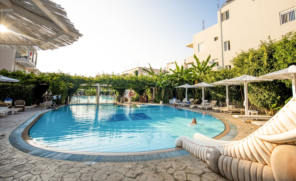 Peridis Family Resort — Swimming pool in Kos Town, South Aegean