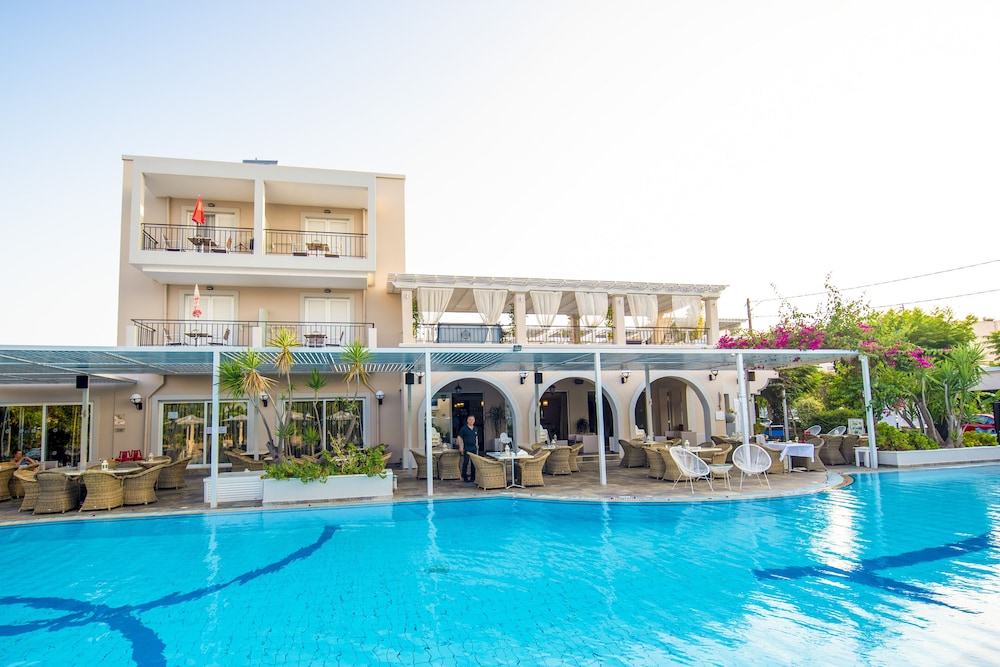Peridis Family Resort — Swimming pool in Kos Town, South Aegean