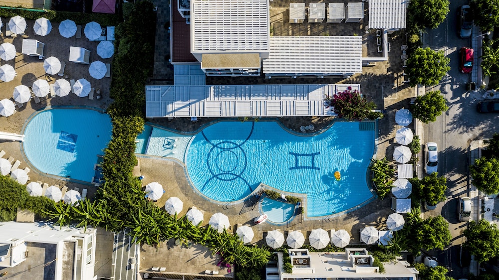 Peridis Family Resort — Swimming pool in Kos Town, South Aegean