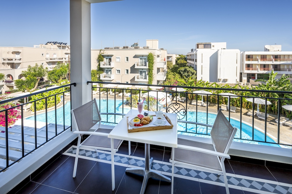 Peridis Family Resort — Hotel rooms in Kos Town, South Aegean