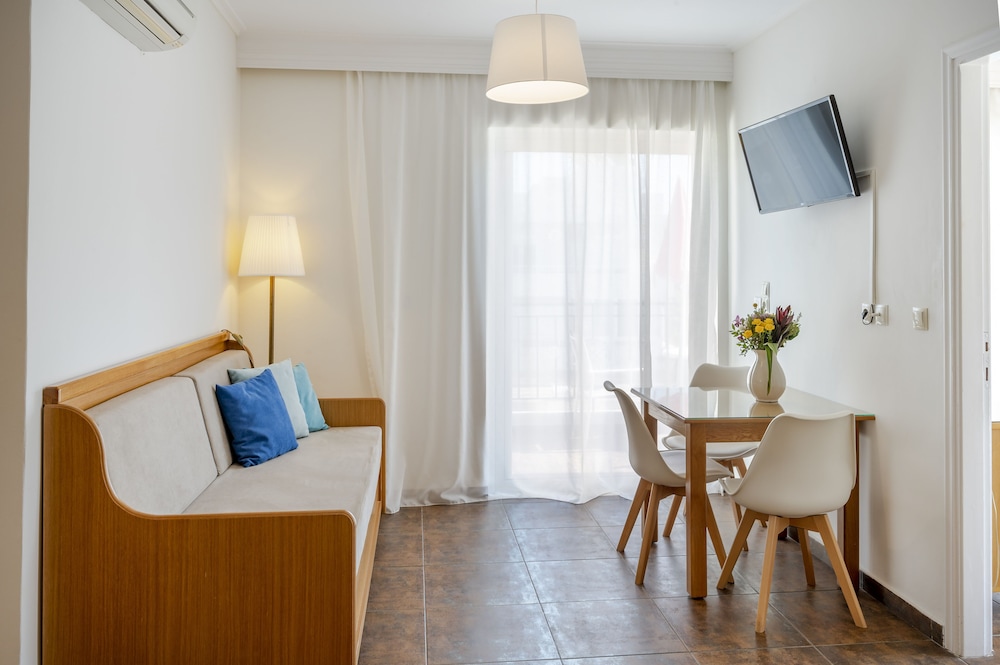 Peridis Family Resort — Hotel rooms in Kos Town, South Aegean