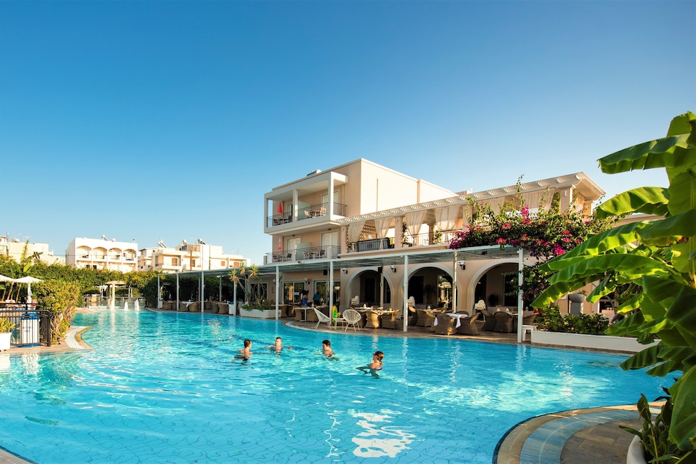 Peridis Family Resort — Swimming pool in Kos Town, South Aegean
