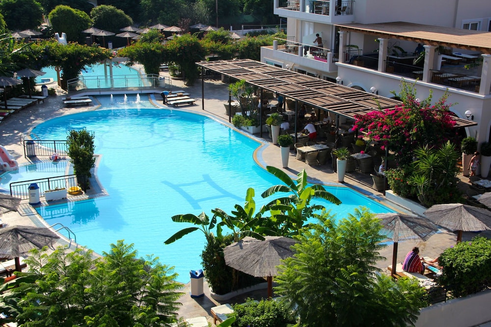 Peridis Family Resort - zdjęcie 3
