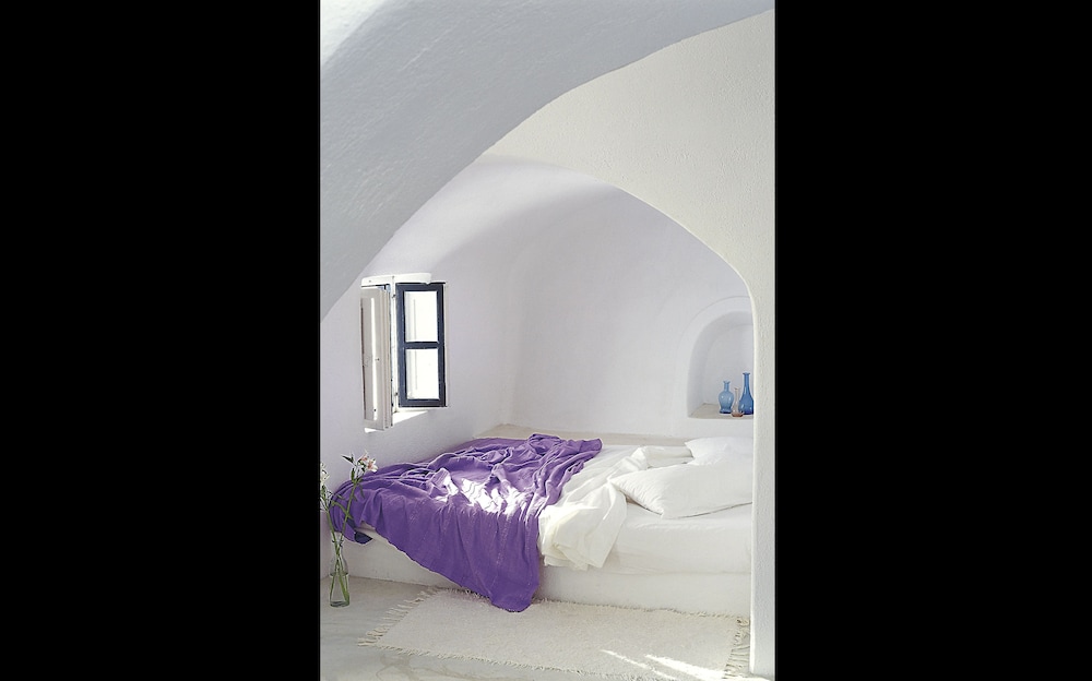 Perivolas — Hotel rooms in Oia, South Aegean