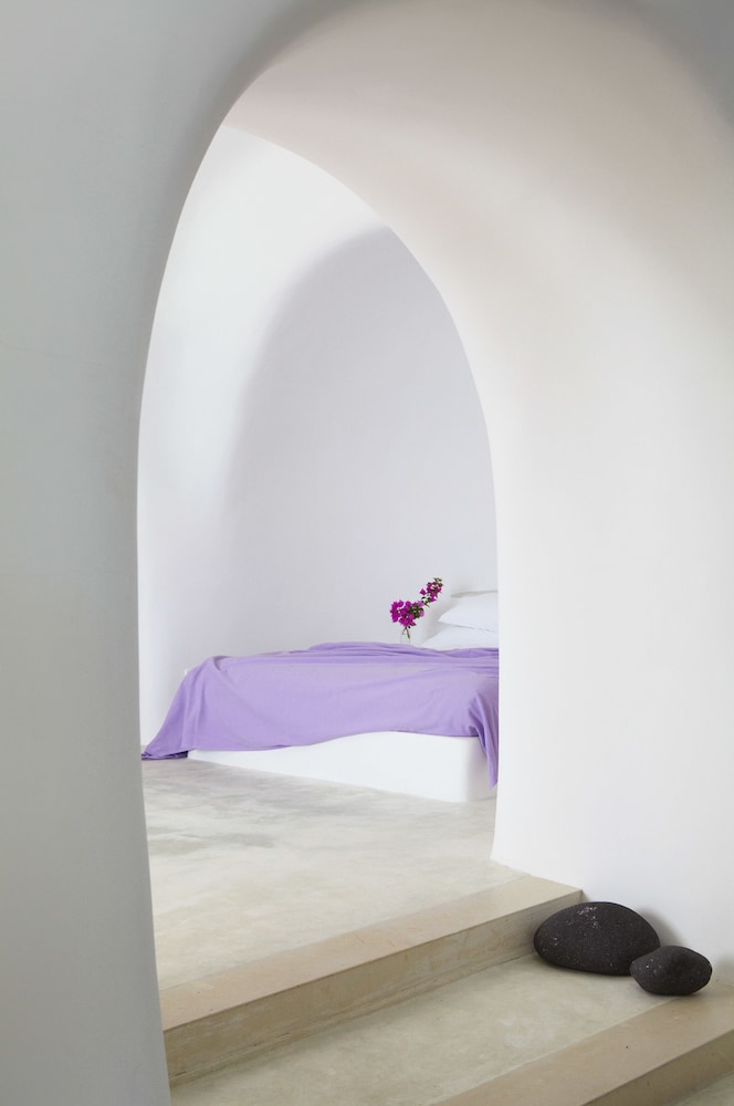 Perivolas — Hotel rooms in Oia, South Aegean