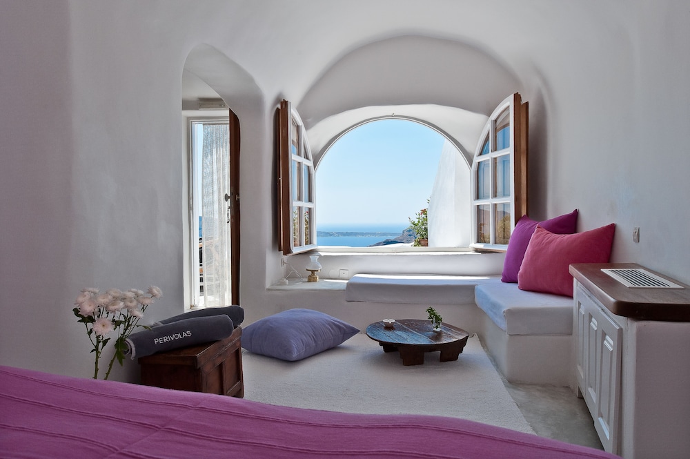 Perivolas — Hotel rooms in Oia, South Aegean