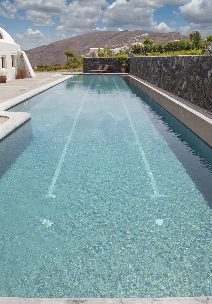 Perivolas — Swimming pool in Oia, South Aegean