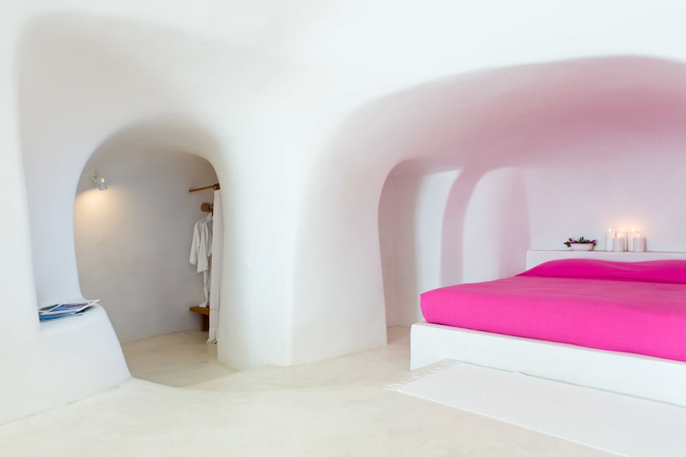 Perivolas — Hotel rooms in Oia, South Aegean