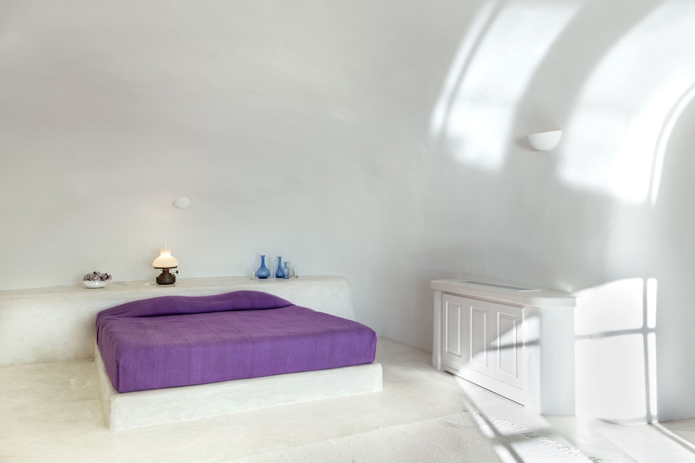 Perivolas — Hotel rooms in Oia, South Aegean