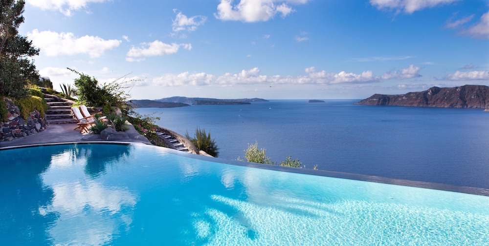 Perivolas — Swimming pool in Oia, South Aegean