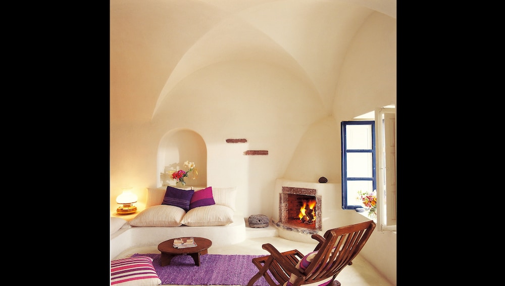 Perivolas — Hotel rooms in Oia, South Aegean