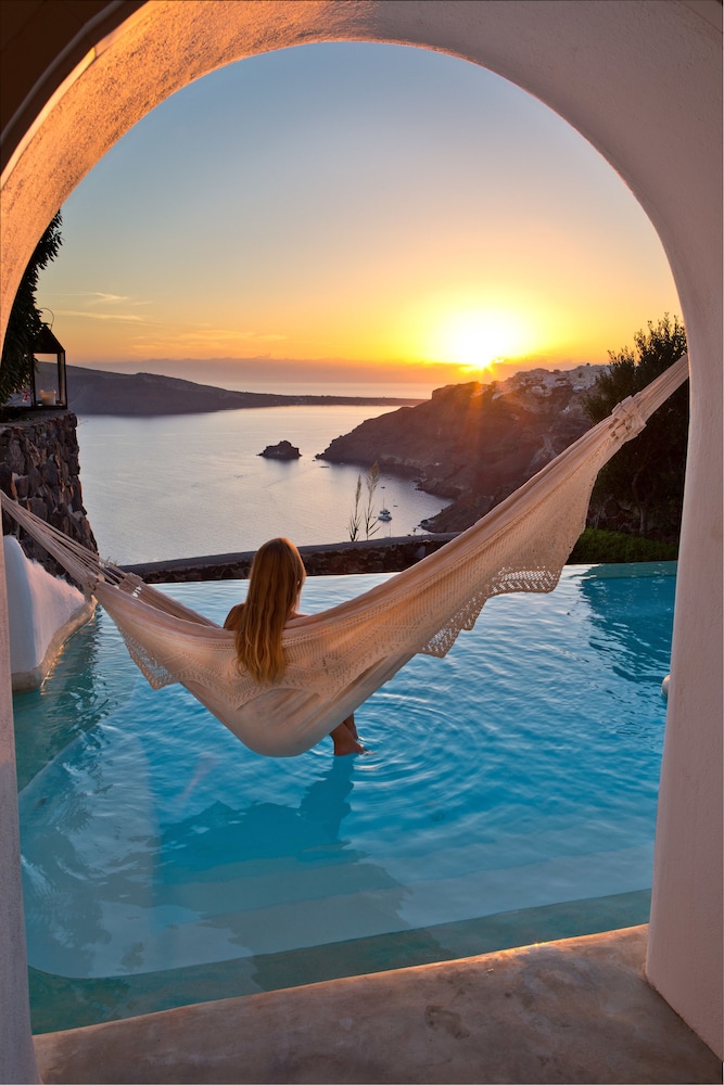 Perivolas — Swimming pool in Oia, South Aegean