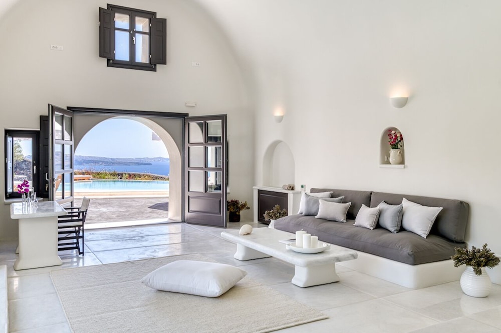 Perivolas — Hotel rooms in Oia, South Aegean