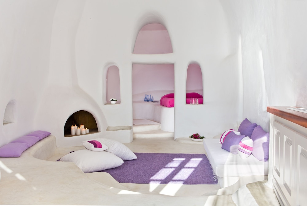 Perivolas — Hotel rooms in Oia, South Aegean
