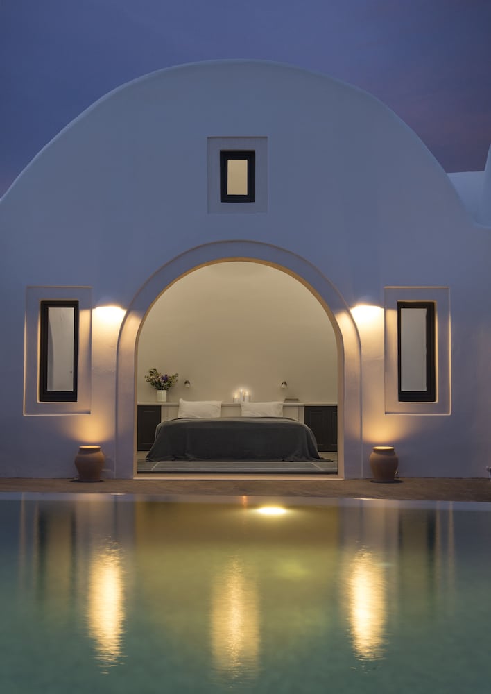 Perivolas — Hotel rooms in Oia, South Aegean