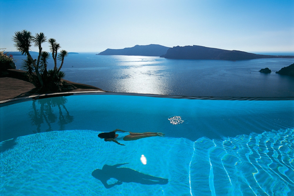 Perivolas — Swimming pool in Oia, South Aegean