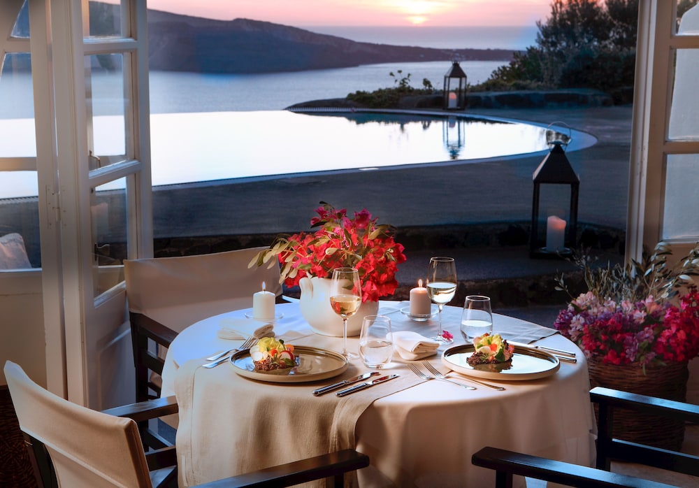 Perivolas — Restaurant & bars in Oia, South Aegean