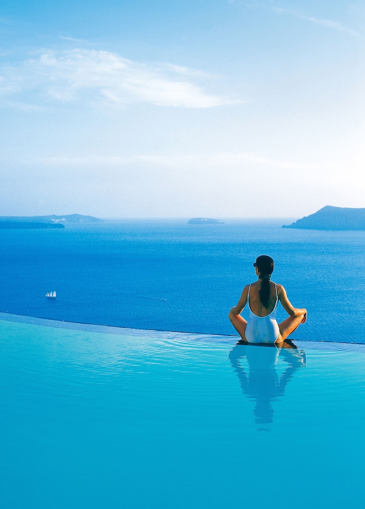 Perivolas — Swimming pool in Oia, South Aegean