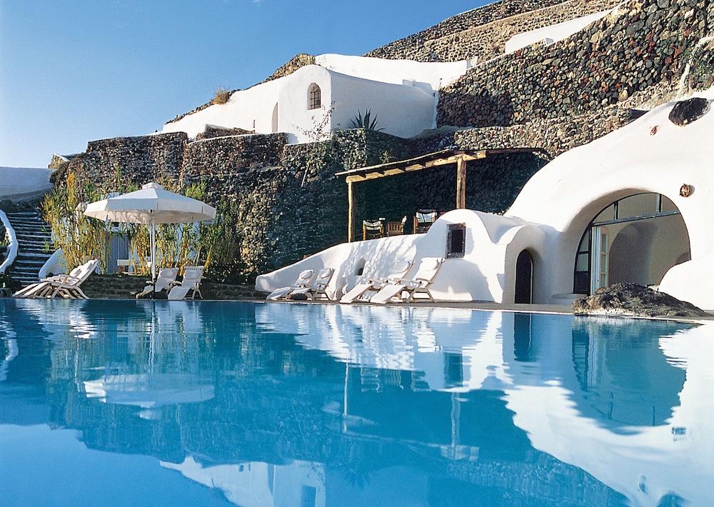 Perivolas — Swimming pool in Oia, South Aegean