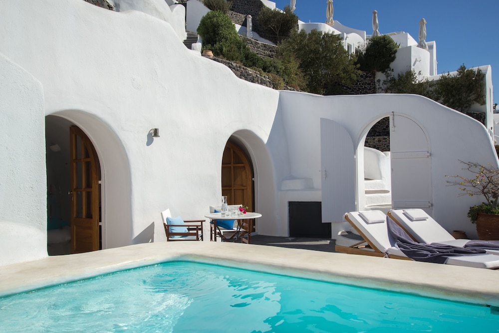 Perivolas — Swimming pool in Oia, South Aegean