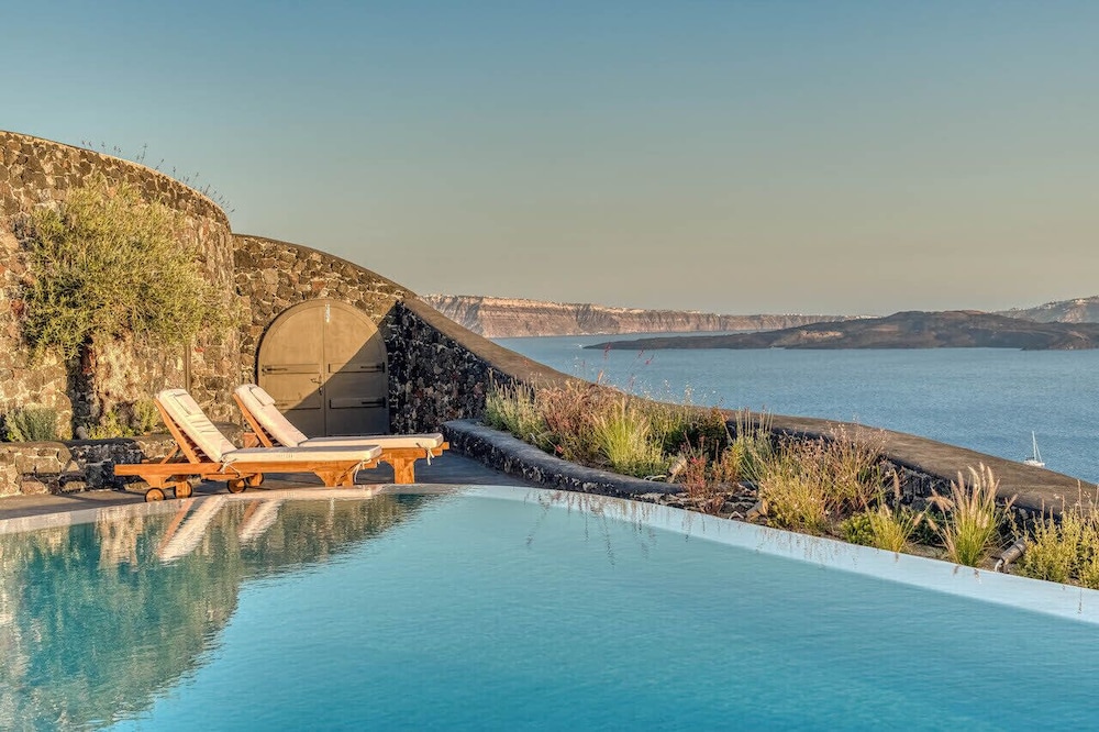 Perivolas — Swimming pool in Oia, South Aegean