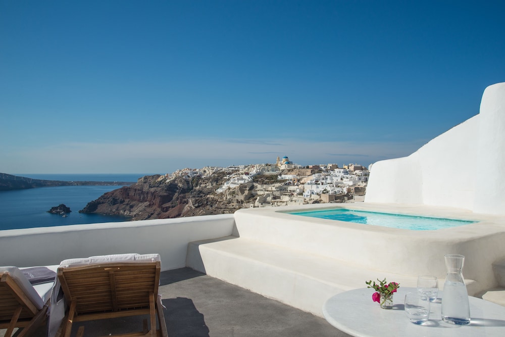 Perivolas — Swimming pool in Oia, South Aegean